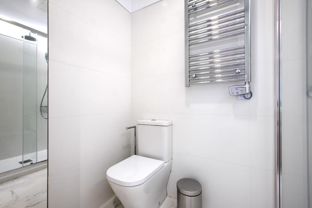 Gran Via Suites Madrid Exterior foto